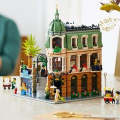 LEGO® Hotel Boutique set de construcción modular coleccionable con 5 secciones detalladas 10297