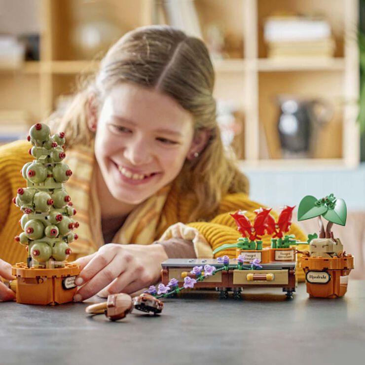 LEGO&reg; Harry Potter TM Hogwarts&trade; Plantas de Herbolog&iacute;a 76474