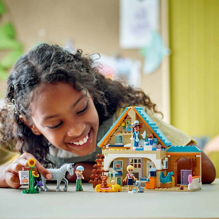 LEGO® LEGO Friends Caballo y Clínica Veterinaria de Mascotas 42651
