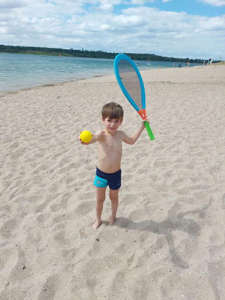 Raqueta gegant amb pilota