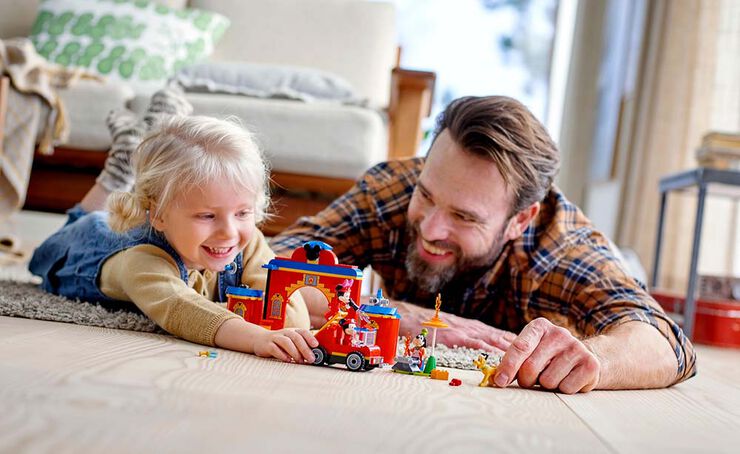 LEGO® +4 Parc i camió de bombers de Mickey 10776