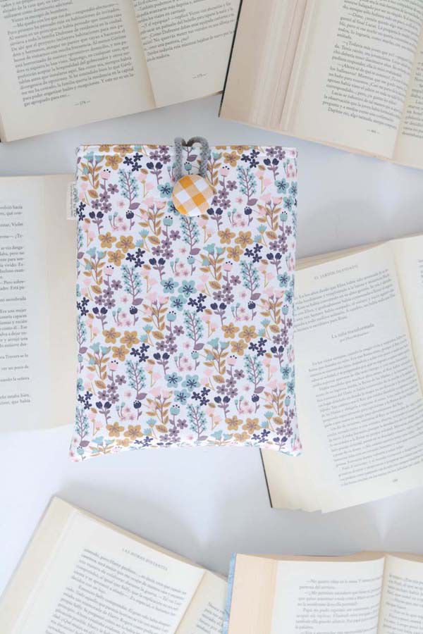 Funda de Libro Drapets Flor Lila interior mostaza