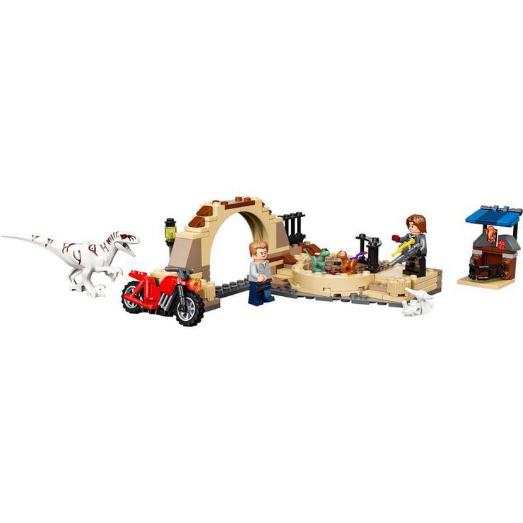 LEGO® Jurassic World Persecución en moto del dinosaurio atrocirraptor con mini figuras 76945