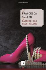 Darrere els seus talons