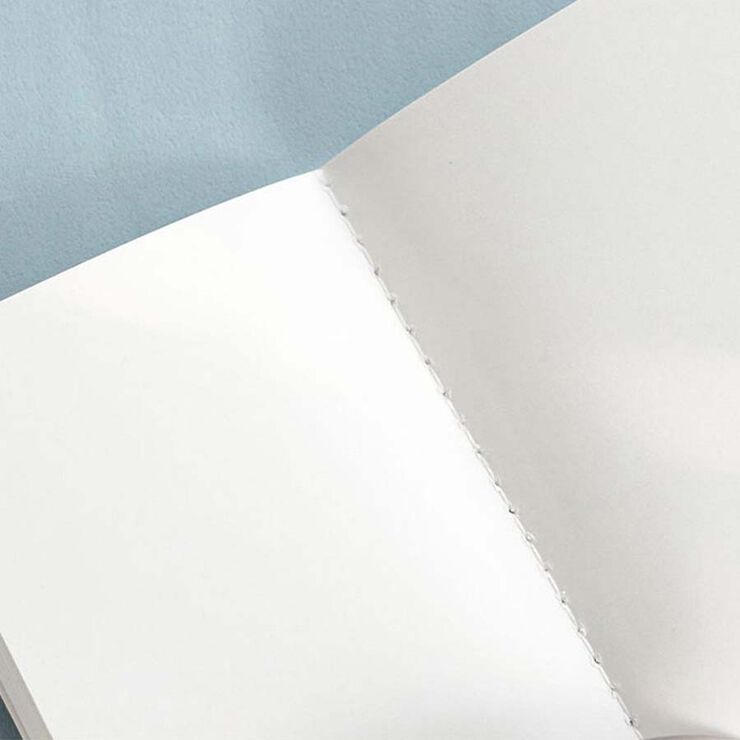 Cuaderno Iconic A5 liso Hug 01