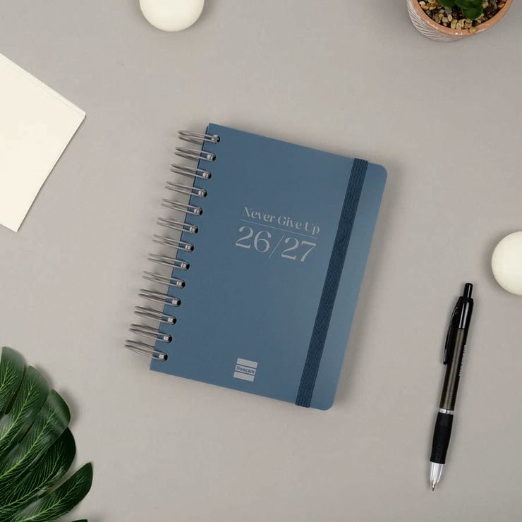 Agenda Escolar Finocam Cosmoflex 1/8 D&iacute;a/P&aacute;gina Castellano 2026-27 Azul
