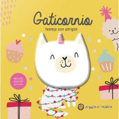 Gaticornio festeja con amigos Gaticornio festeja con amigos