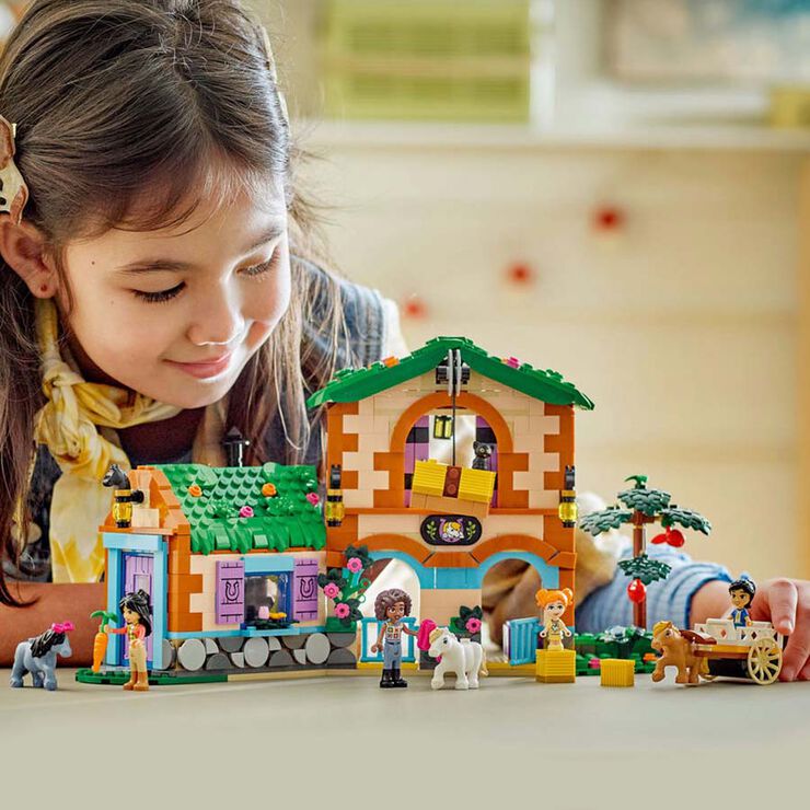 LEGO® Friends Rancho y Establo de Ponis 42654