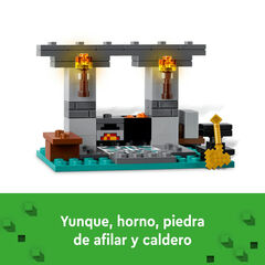 LEGO®  Minecraft La Armería 21252