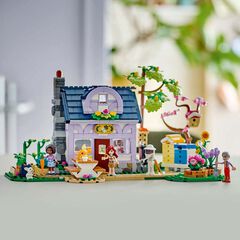 LEGO® LEGO Friends Casa de los Apicultores y Jardín de Flores 42669