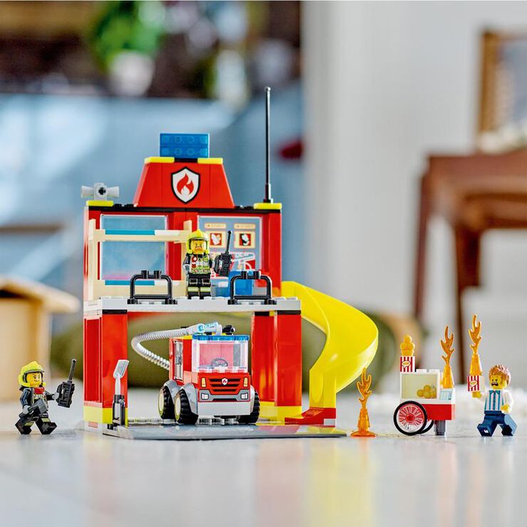 LEGO® City Parc de Bombers i Camió de Bombers 60375