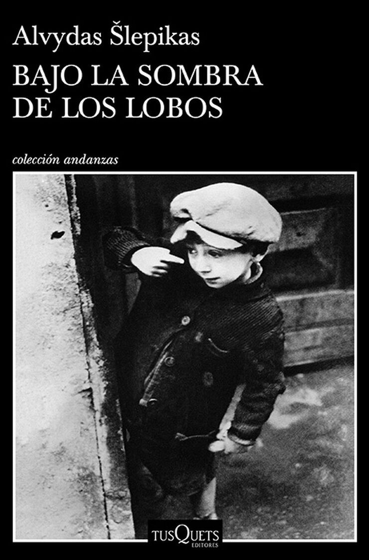 Bajo la sombra délos lobos