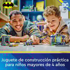LEGO® Super Heroes Batcueva con Batman™, Batgirl™ y The Joker™ 76272