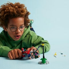 LEGO® Super Heroes Persecución en Moto: Spider-Man vs. Doc Ock 76275