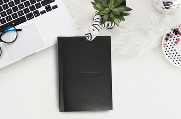 Agenda Oxford Classic A5 2022 Día Vista Multilingüe negra