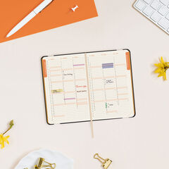 Agenda Finocam Joy Semana Vista Horizontal 2027 Catal&aacute;n Lema