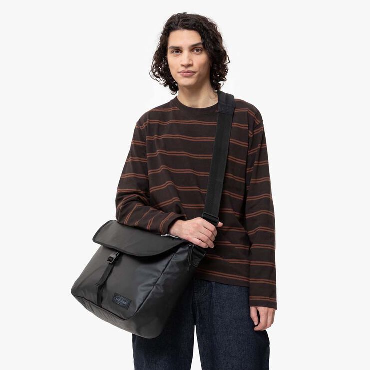 Bandolera Eastpak Delegate Plus Tarp Black