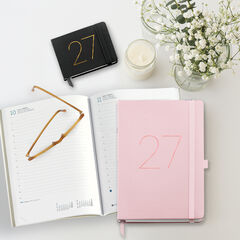 Agenda Miquelrius Pocket Semana Vista Multiling&uuml;e 2027 Chester Negro