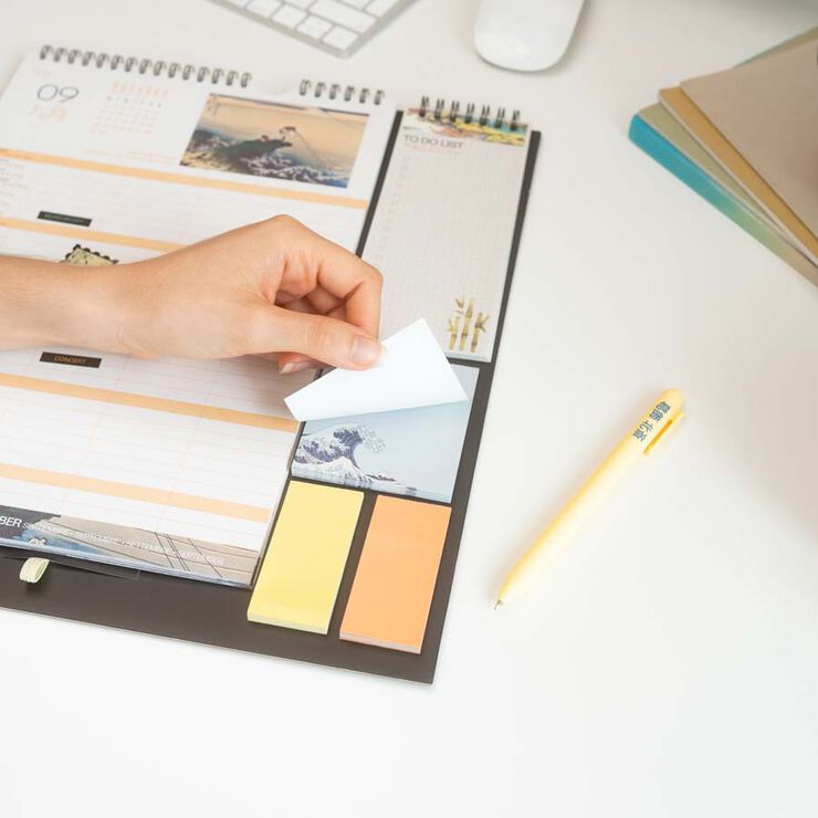 Planificador 16 meses mes/vista mult 2025-26 Hokusai