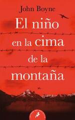 El niño en la cima de la montaña El niño en la cima de la montaña