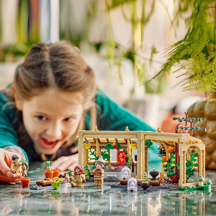 LEGO® Harry Potter TM Castillo de Hogwarts™: Clase de Herbología 76445