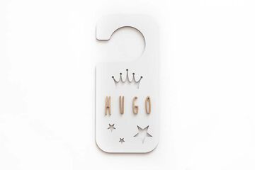 Placa Pom Puerta personalizable Corona blanco