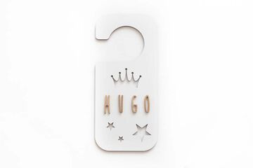 Placa Pom Puerta personalizable Vintiun Corona blanco