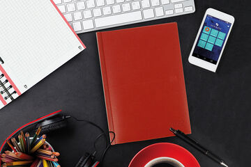 Agenda Oxford Classic A5 2022 Día Vista Multilingüe roja