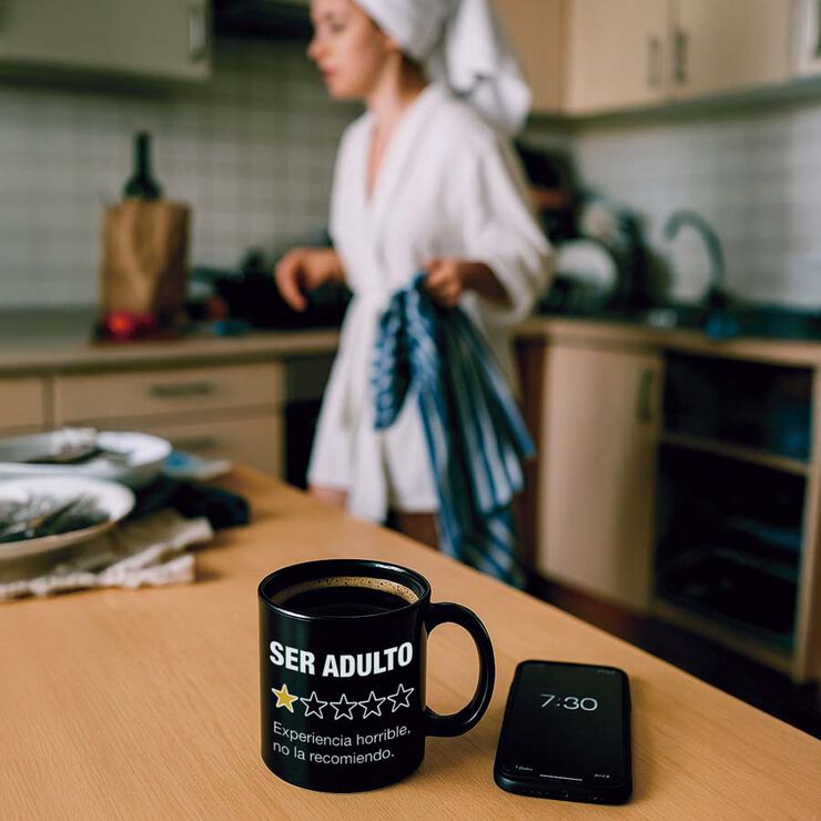 Taza ''Ser adulto experiencia horrible''