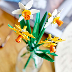 LEGO® Iconic Narcisos 40747