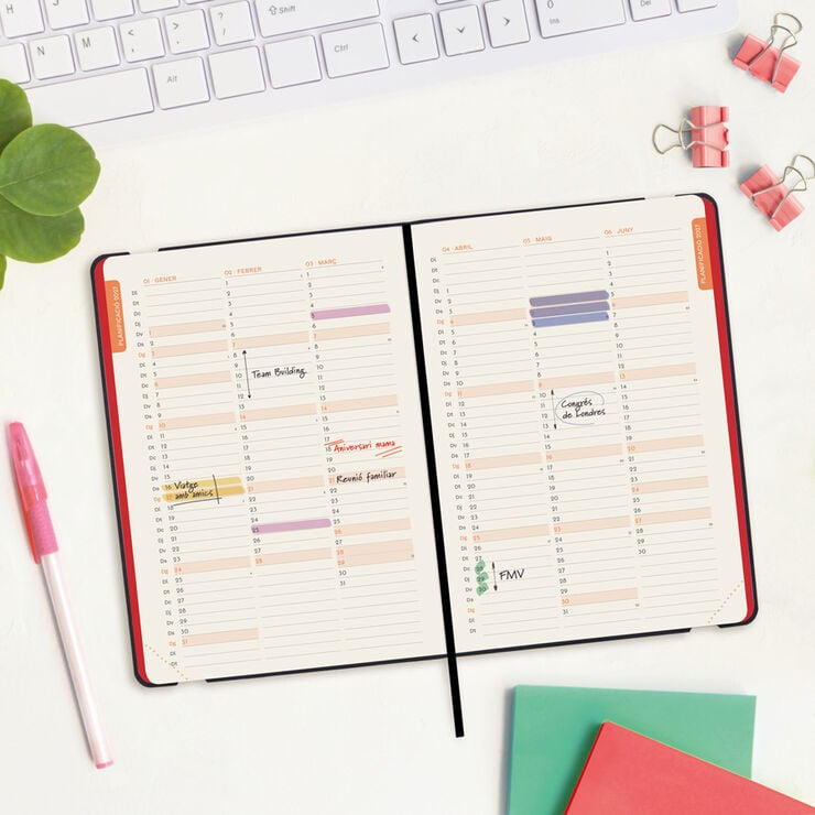 Agenda Finocam Flex Llisa D&iacute;a P&aacute;gina 2027 Catal&aacute;n Rojo