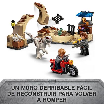 LEGO® Jurassic World Persecució amb moto del dinosaure atrocirraptor amb mini figures 76945