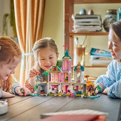 LEGO® Disney™ Castillo de las Princesas y Mascotas Reales 43267