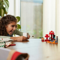 LEGO® Minecraft La Emboscada en el Portal del Nether 21255