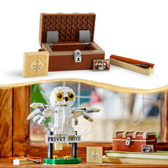 LEGO® Harry Potter TM Hedwig™ al Número 4 de Privet Drive 76425