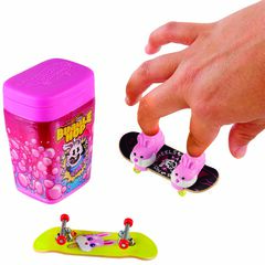 Hot Wheels Skate Caja de Chicles con Monopatín