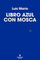 Libro azul con mosca