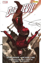 Marvel Omnibus. Daredevil de Ed Brubaker y Michael Lark 1
