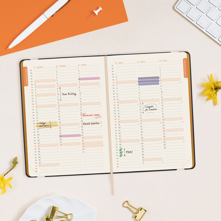 Agenda Finocam Joy D&iacute;a P&aacute;gina 2027 Catal&aacute;n Lema