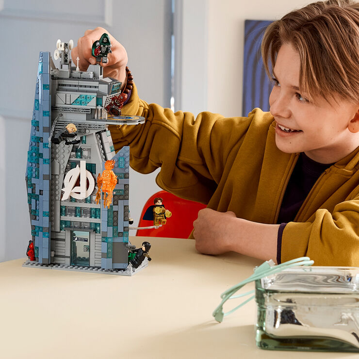 LEGO&reg; Marvel Avengers: Doomsday Nova Torre dels Venjadors 76352