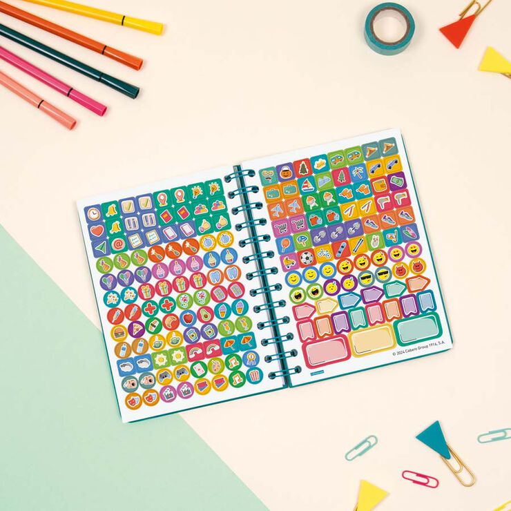Agenda Finocam escolar Cosmo 1/8  dia/pàg cat 2025-26 iris