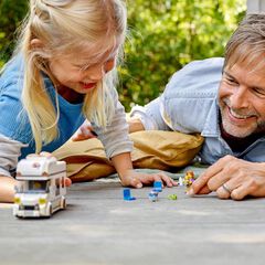 LEGO® City Great Vehicles Autocaravana de Vacaciones 60283