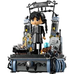 LEGO® Wednesday Figura de Miércoles Addams 76780