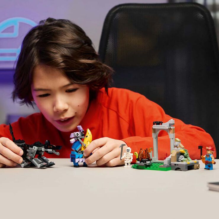LEGO® Fortnite Campament de Banano i Bujía 77075