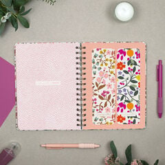 Agenda Finocam Moniquilla Semana Vista Horizontal 2027 Catal&aacute;n Rosa