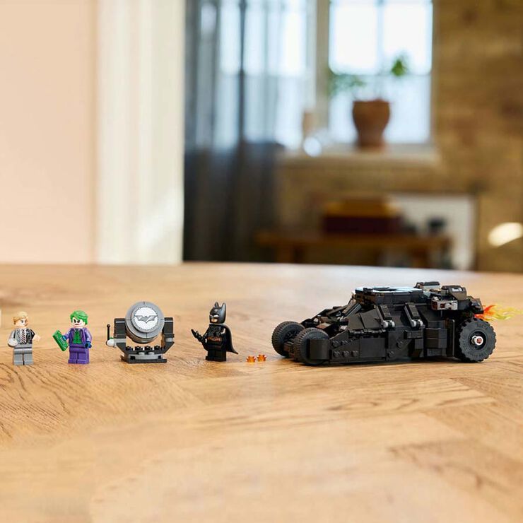 LEGO® DC Batman™ Tumbler de Batman™ vs. Two-Face™ y The Joker™ 76303