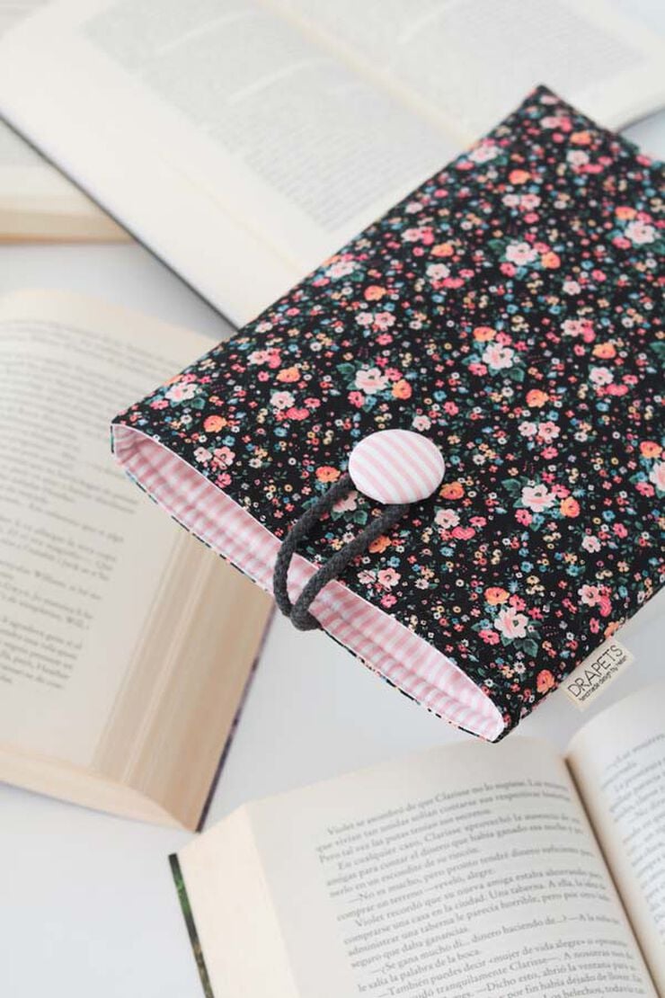 Funda de Libro Flores oscuras