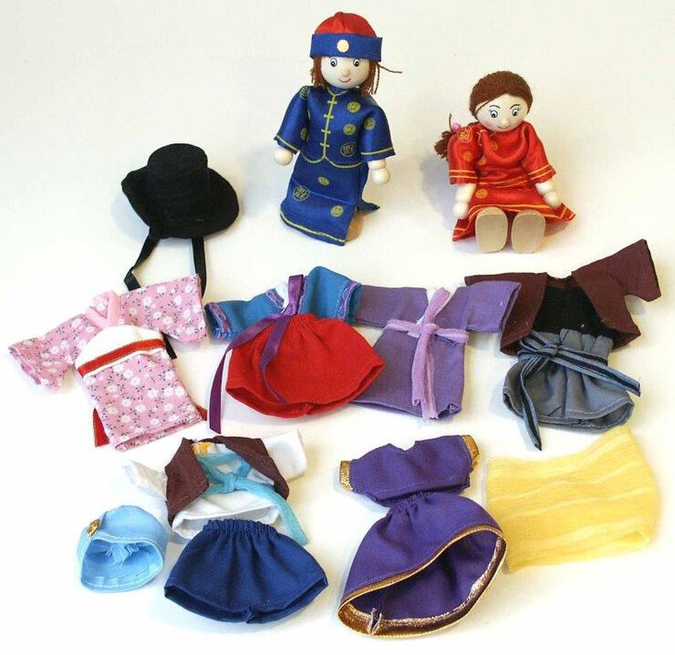 Muñecos con Trajes Tradicionales