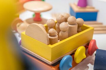Figures comunitat fusta natural