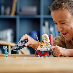 LEGO® Marvel Sala Tron Rei Namor 76213